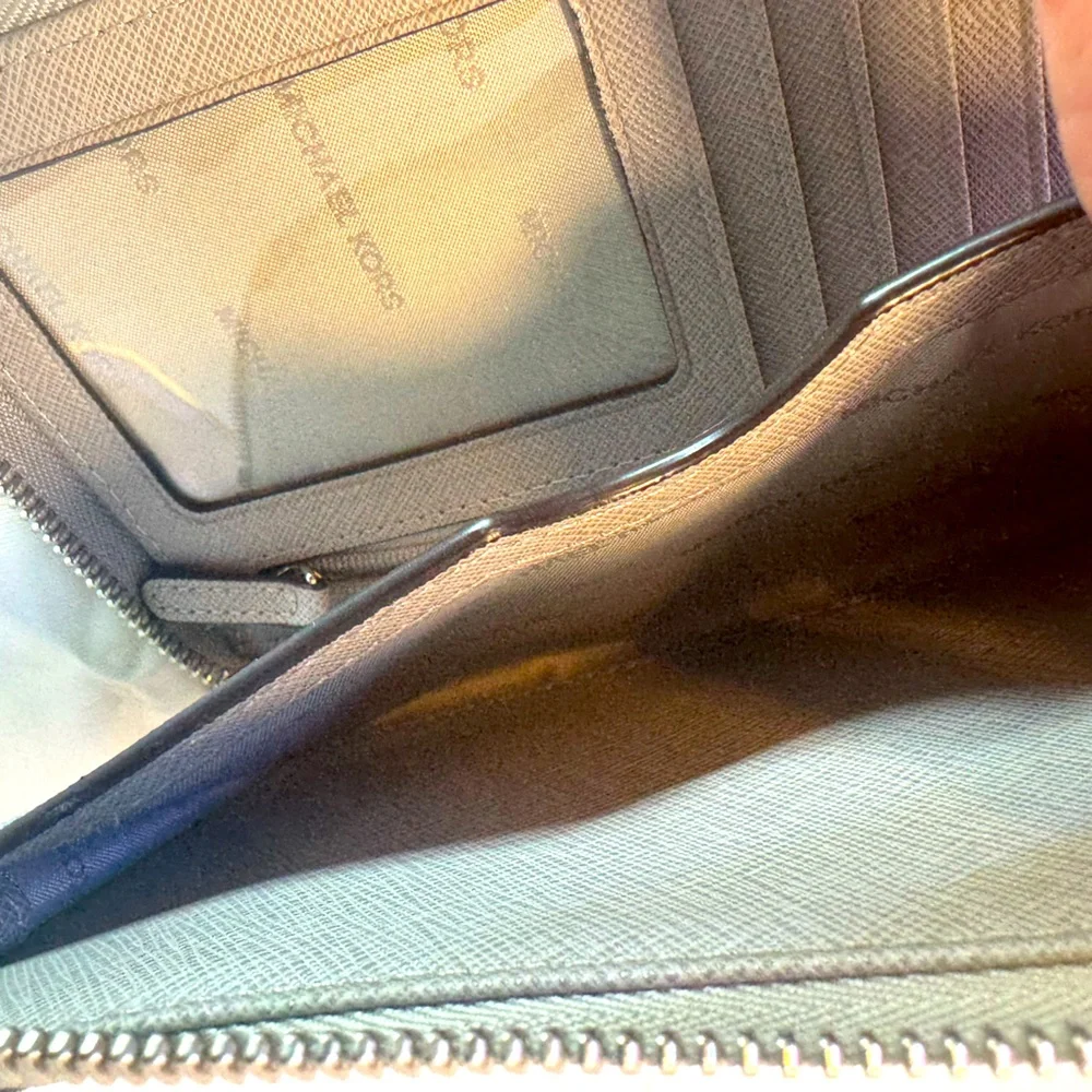 Michael Kors Jet Set Wristlet Travel Croc Embossed Pearl Grey Fall 2017 Rare - Picture 6 of 10